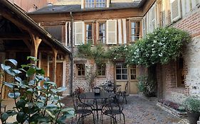 L'Ecole Des Demoiselles